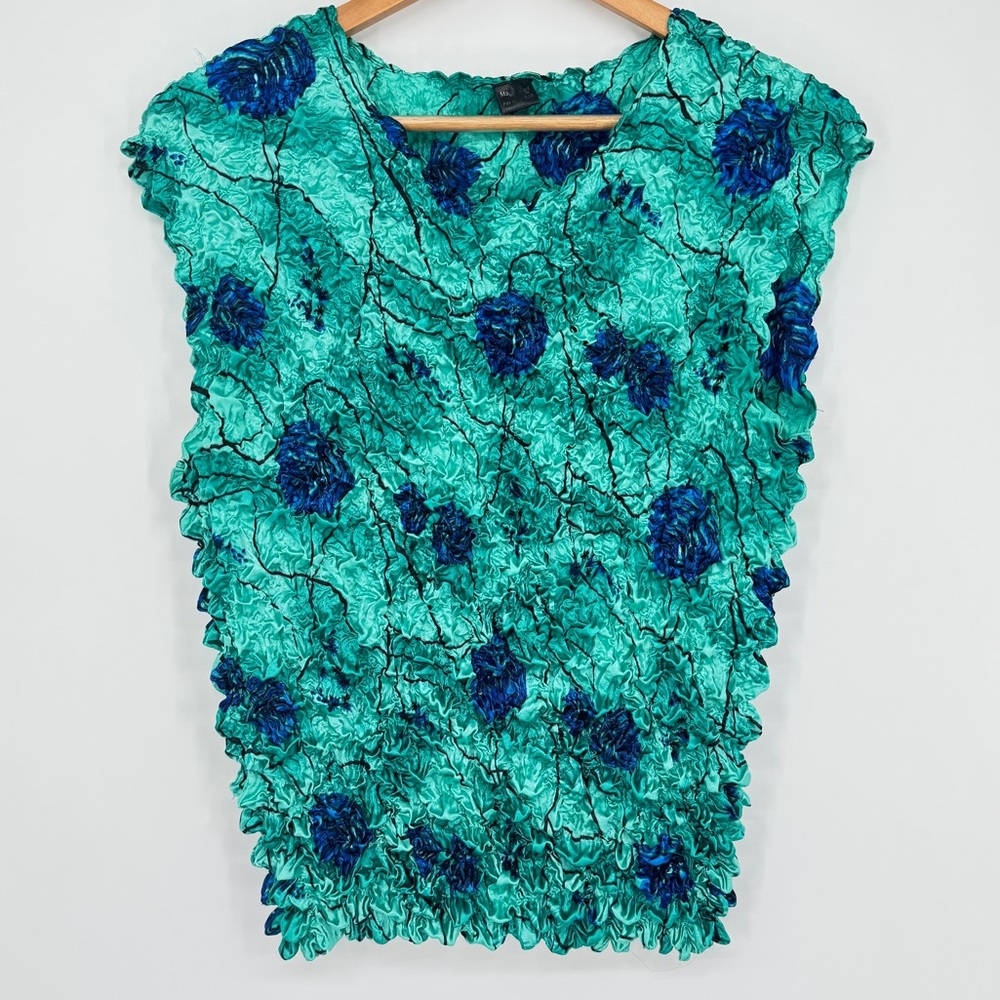 Vintage popcorn scrunch blue floral top